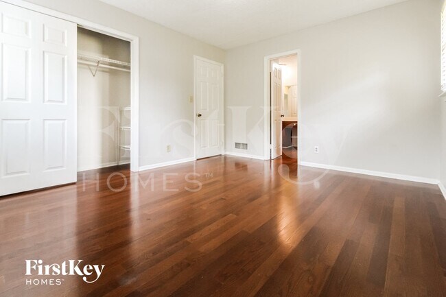 Building Photo - 2256 Street Deville SW
