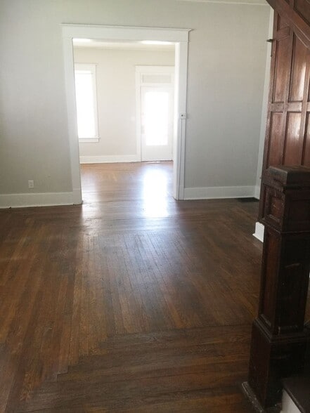 Building Photo - 1213-1215 Elizabeth Street