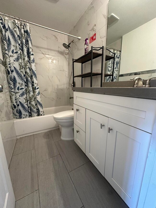 Building Photo - 5605 SW 24th Ave