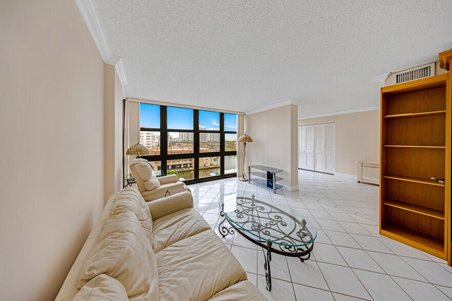 Building Photo - 2017 S Ocean Dr