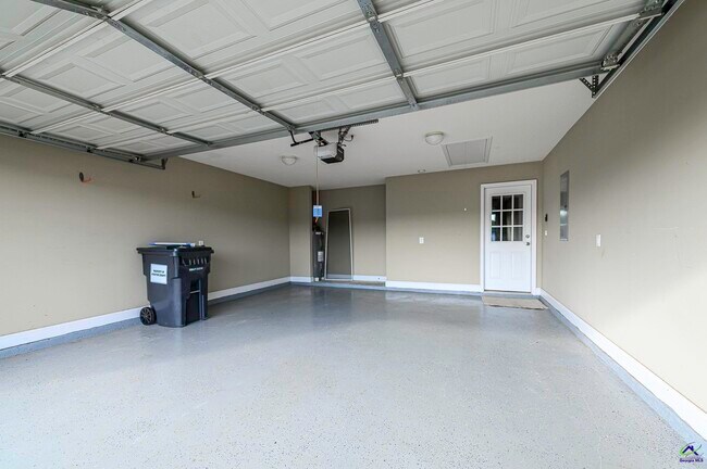 Building Photo - 307 Nile Ln