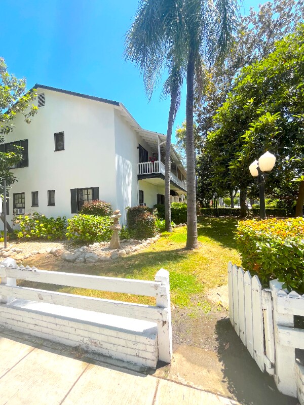 Building Photo - 1056 Euclid Ave