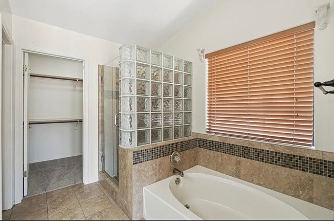 Building Photo - 14261 N 101st St