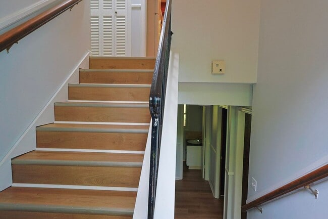 Building Photo - nice renovated 4 Bed 3 Bath