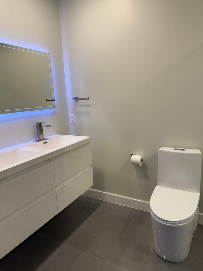 Building Photo - 1355 Bryant St NE