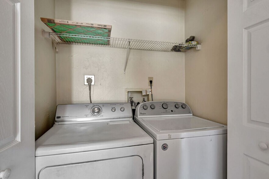 Building Photo - 706 111th Ave N