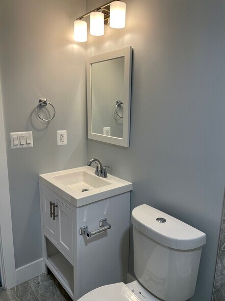 Bathroom - 731 Girard St NW