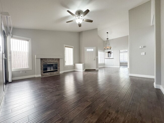 Building Photo - Step into this charming 3-bedroom, 2-bathroom residence in Henderson