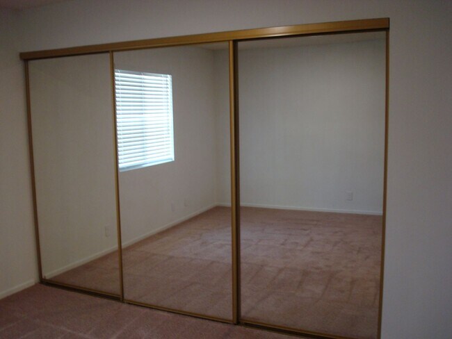 Building Photo - APPLICATION PENDING- Rock Springs I Condo ...