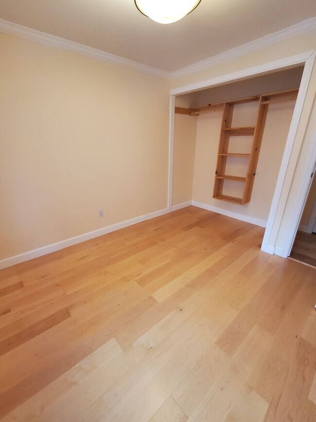 Building Photo - Beautifully Updated Home in Sought-After S...