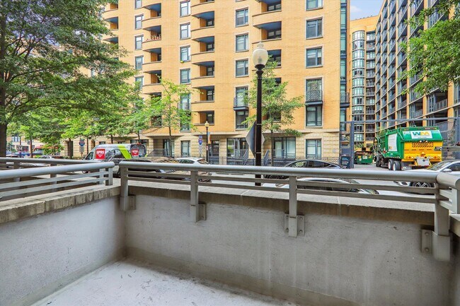 Building Photo - 811 4th St NW