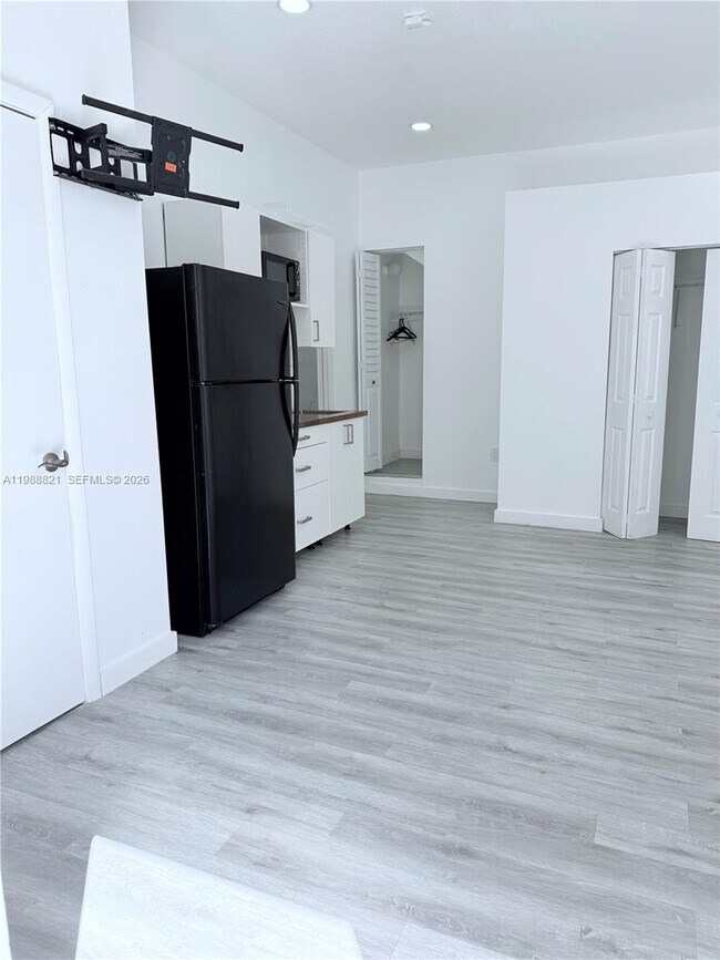 Building Photo - 5464 SW 164th Ct