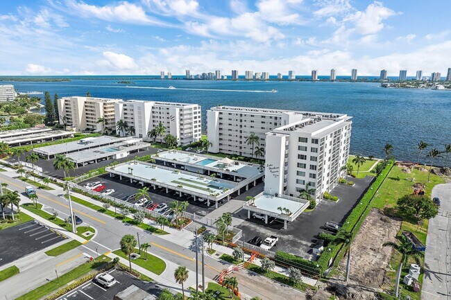 Building Photo - 301 Lake Shore Dr