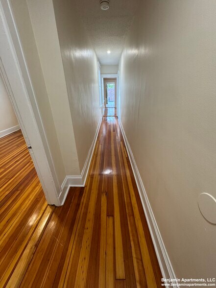 Building Photo - 10 Barrows St