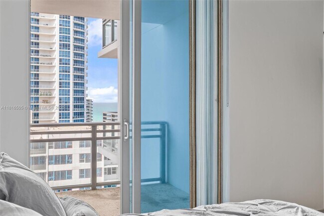 Building Photo - 3535 S Ocean Dr