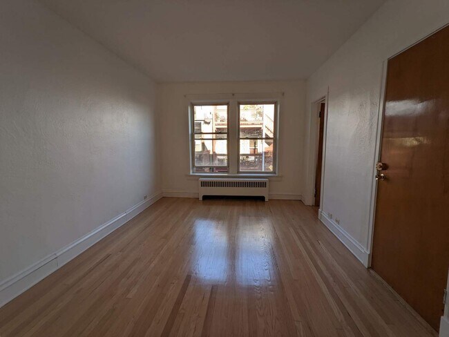 Building Photo - 5314 N Clark St