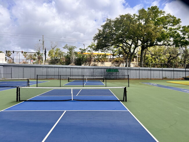 Building Photo - 17 Escondido Cir