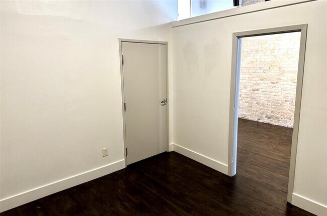 Building Photo - 411 Brazos St