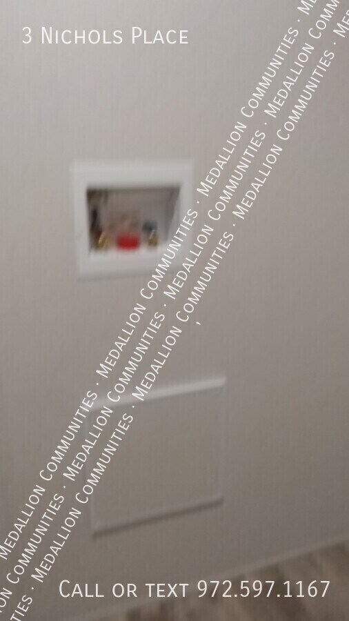 Building Photo - 3 Nichols Pl