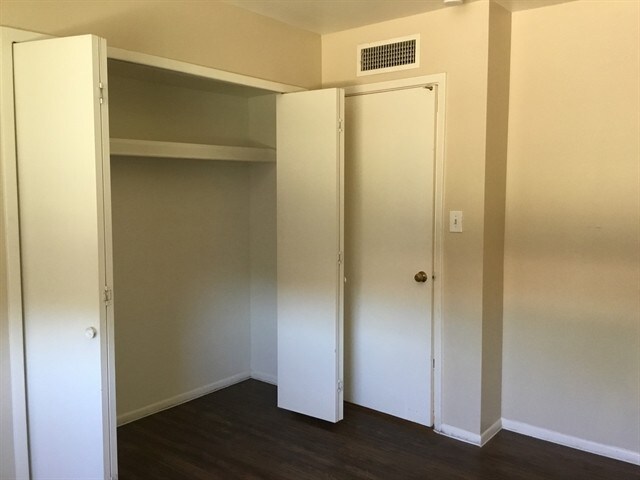 Building Photo - 7893 W Pasadena Ave