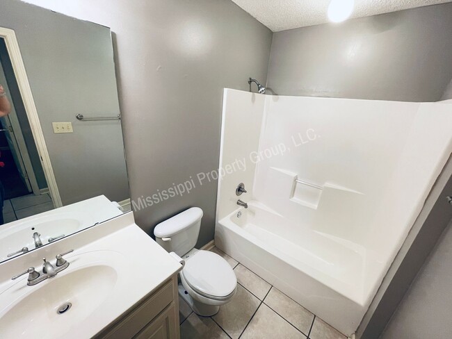 Building Photo - For Rent - 3BR/2BA + Garage