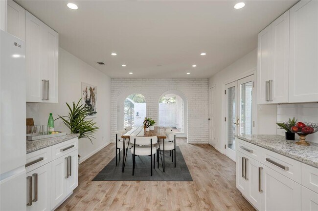 Building Photo - 4202 N Hills Dr