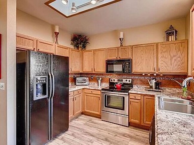 Building Photo - Gorgeous 3000 sq ft. 4 Bed, 3.5 Bath Home,...