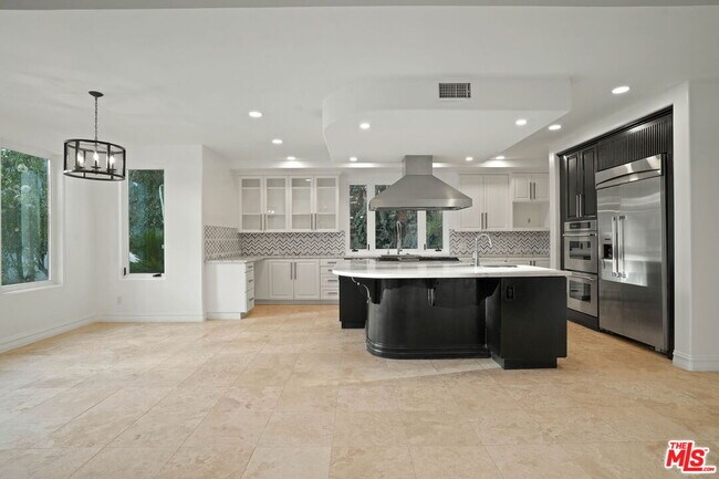 Building Photo - 5309 Louise Ave