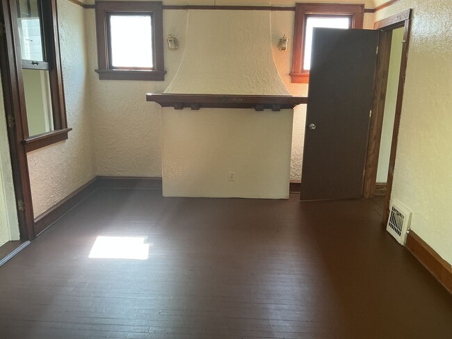 Building Photo - Single Family Home