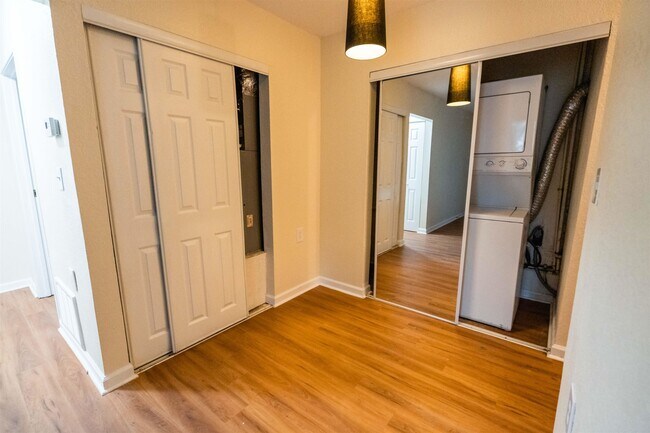 Building Photo - 317 Mabry St