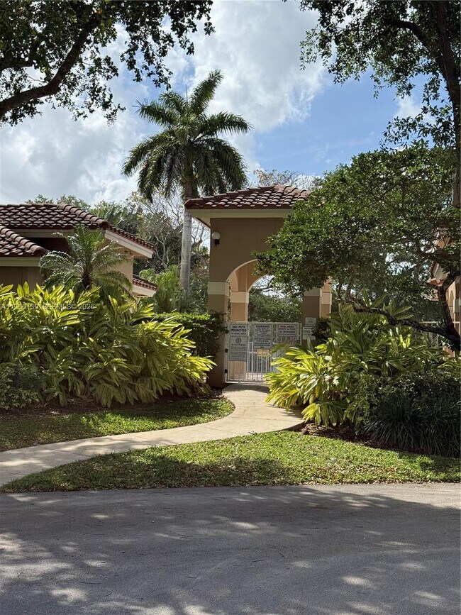 Building Photo - 1364 Cottonwood Cir