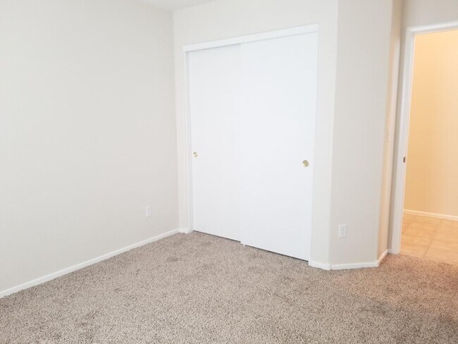 Building Photo - Ready now !!!! COZY ONE STORY THREE BEDROO...