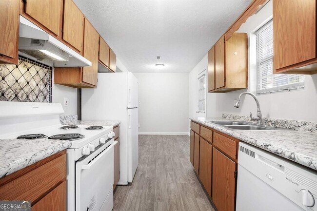 Building Photo - 9211 Fairway Ct