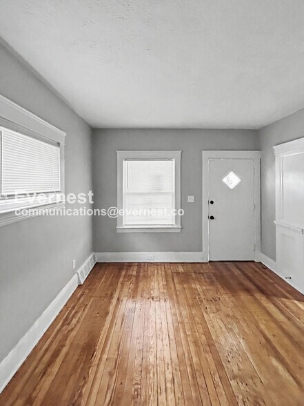 Building Photo - 2932 E 118th St