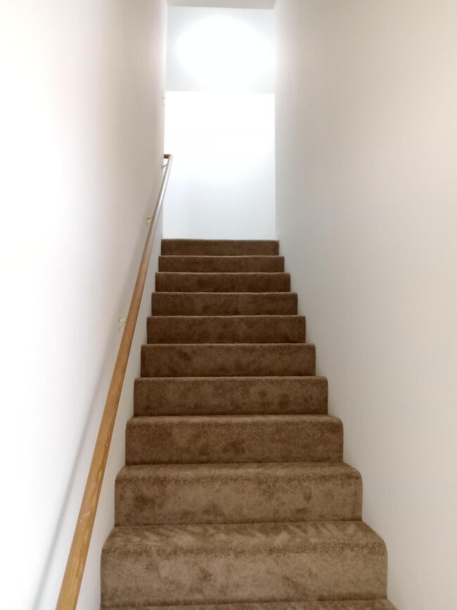 Building Photo - 702 Upland Creek Rd