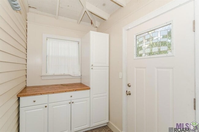 Building Photo - 1833 Wisteria St