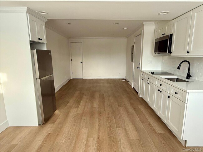 Building Photo - 126 E Main St