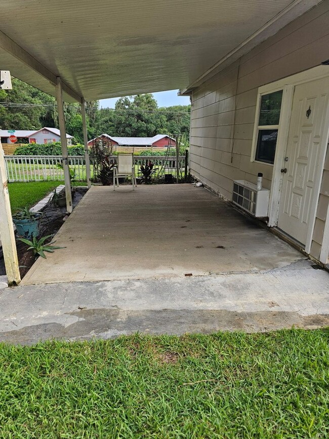 Building Photo - Furnished Studio with Carport & Storage - ...