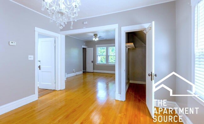 Building Photo - 4135 W Henderson St