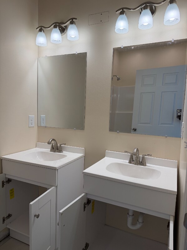 Building Photo - 204 Hutchinson Ln