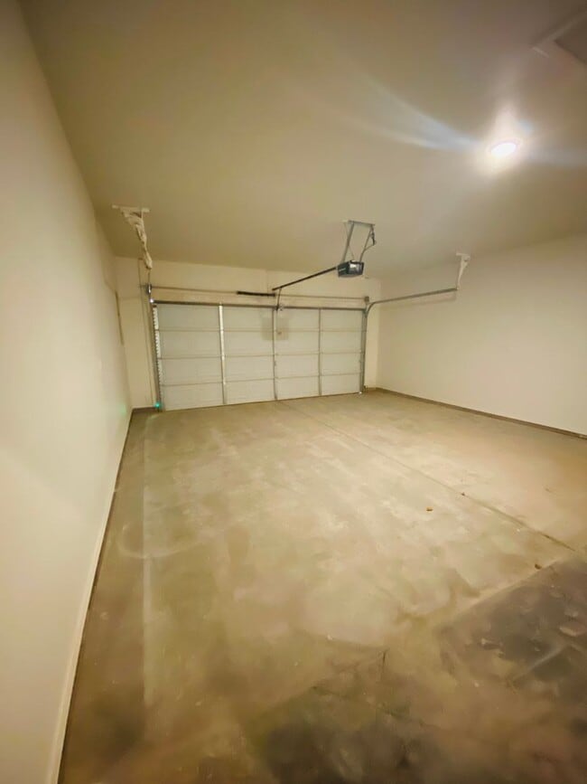 Building Photo - Stunning New 3/2 Townhomes