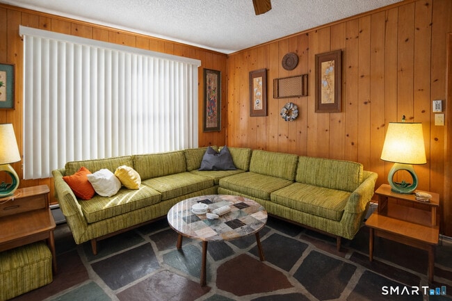 Building Photo - 30 Day Spring Ave