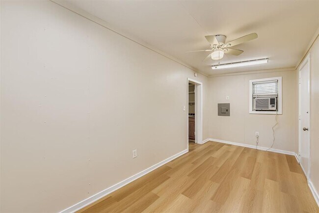 Building Photo - 3320 Blumie St