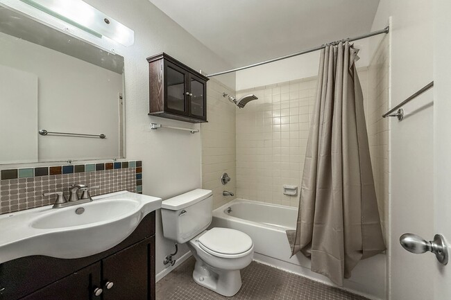 Building Photo - 3747 Talisman Pl