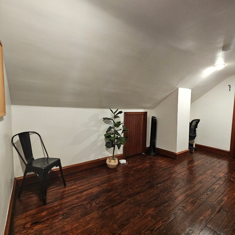 Building Photo - 8 Broad St