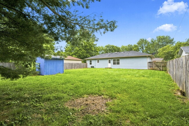 Building Photo - 511 E Dyann Dr
