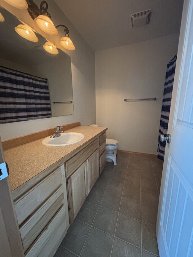 Building Photo - Charming 3-Bedroom  2.5 Bath retreat in Be...