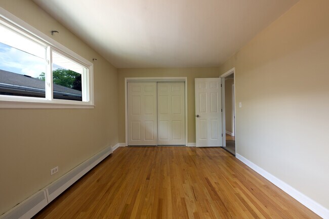 Building Photo - 1018 S 11th Ave