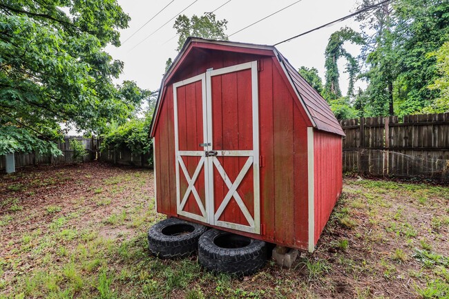 Building Photo - -- Available Now!  Spacious 4 Bed 2 Bath C...