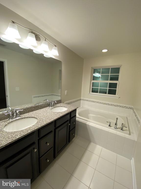 Building Photo - 129 Hornbeam Dr